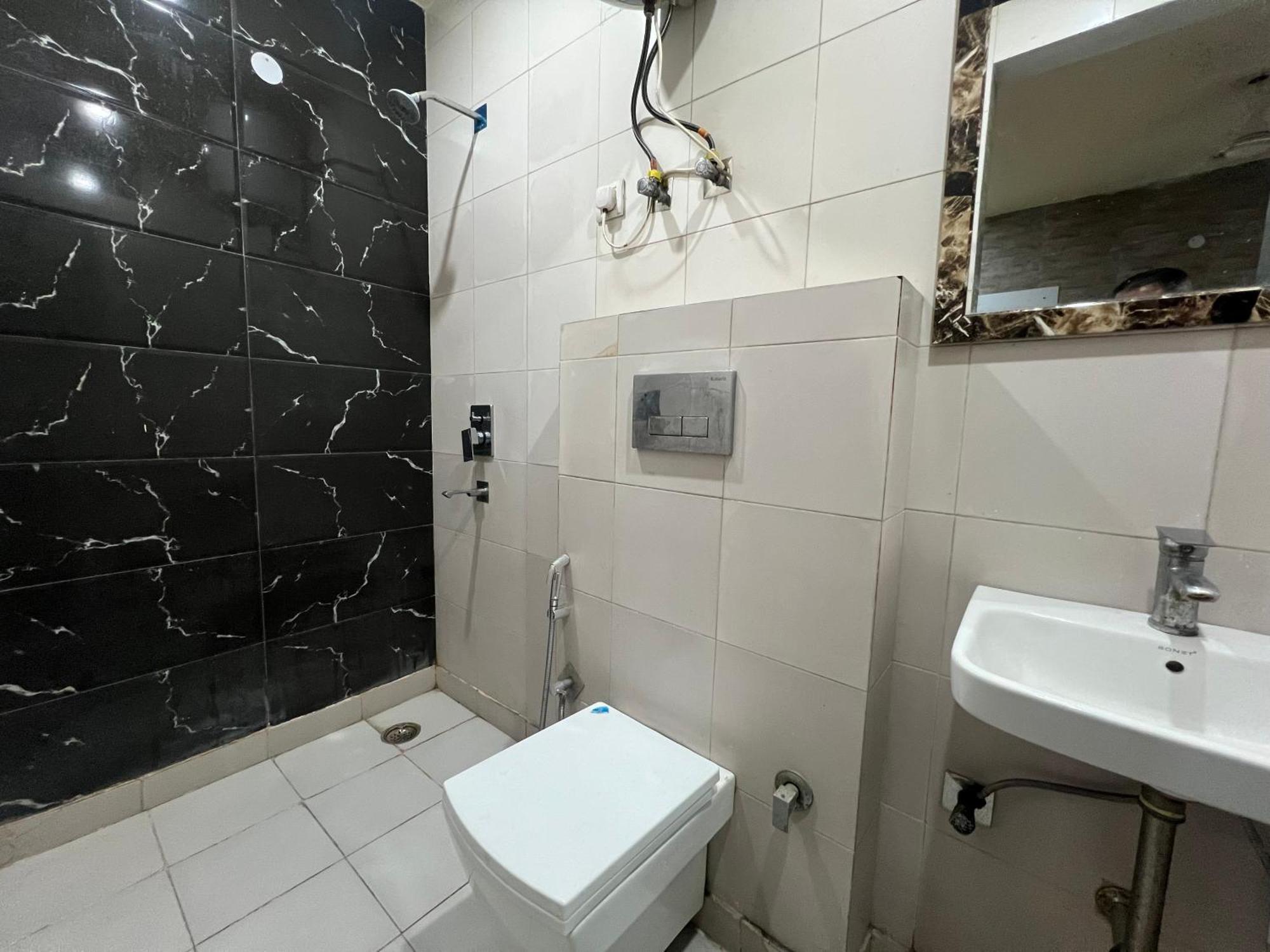 Red Chilly Near Model Town Delhi Metro Station 3* New Delhi